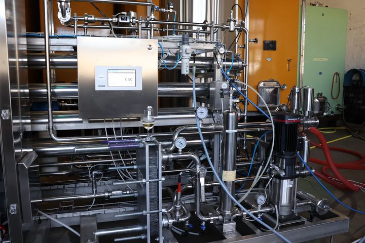 Le système de désalcoolisation Libero de l'entreprise italienne Omnia loué par Marc Vicari en novembre 2025 (photo m.à.d.)