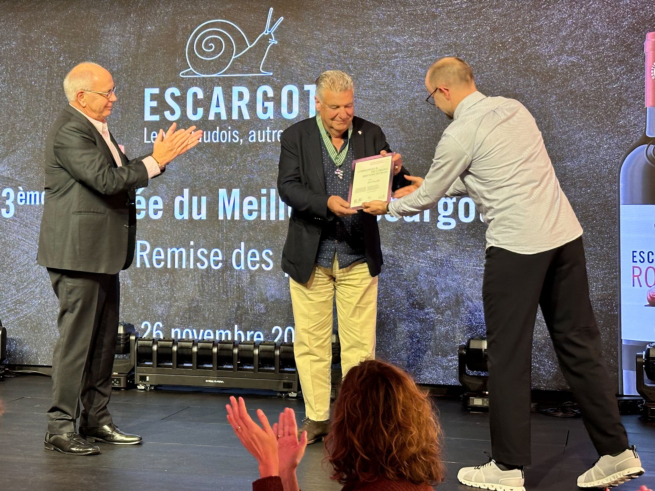 Directeur de la Fondation pour la promotion du Goût, Josef Zisyadis a été nommé Commandeur de l'Ordre des Vins Vaudois (photo m.à.d.) Directeur de la Fondation pour la promotion du Goût, Josef Zisyadis a été nommé Commandeur de l'Ordre des Vins Vaudois (photo m.à.d.)