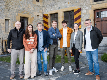 Les membres-experts du comité de l'association: Jean-Kley Tullii, Sophie Pochon, Yves Dothaux, Pierre-Emmanuel Buss (président), Joakim Löb, Anick Goumaz et Craig Penlington (photo m.à.d.) Les membres-experts du comité de l'association: Jean-Kley Tullii, Sophie Pochon, Yves Dothaux, Pierre-Emmanuel Buss (président), Joakim Löb, Anick Goumaz et Craig Penlington (photo m.à.d.)
