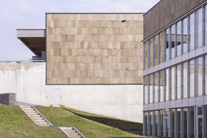 À la fois imposant et discret, l'éco-chai affiche des lignes épurées et une teinte naturelle (photo m.à.d.) À la fois imposant et discret, l'éco-chai affiche des lignes épurées et une teinte naturelle (photo m.à.d.)