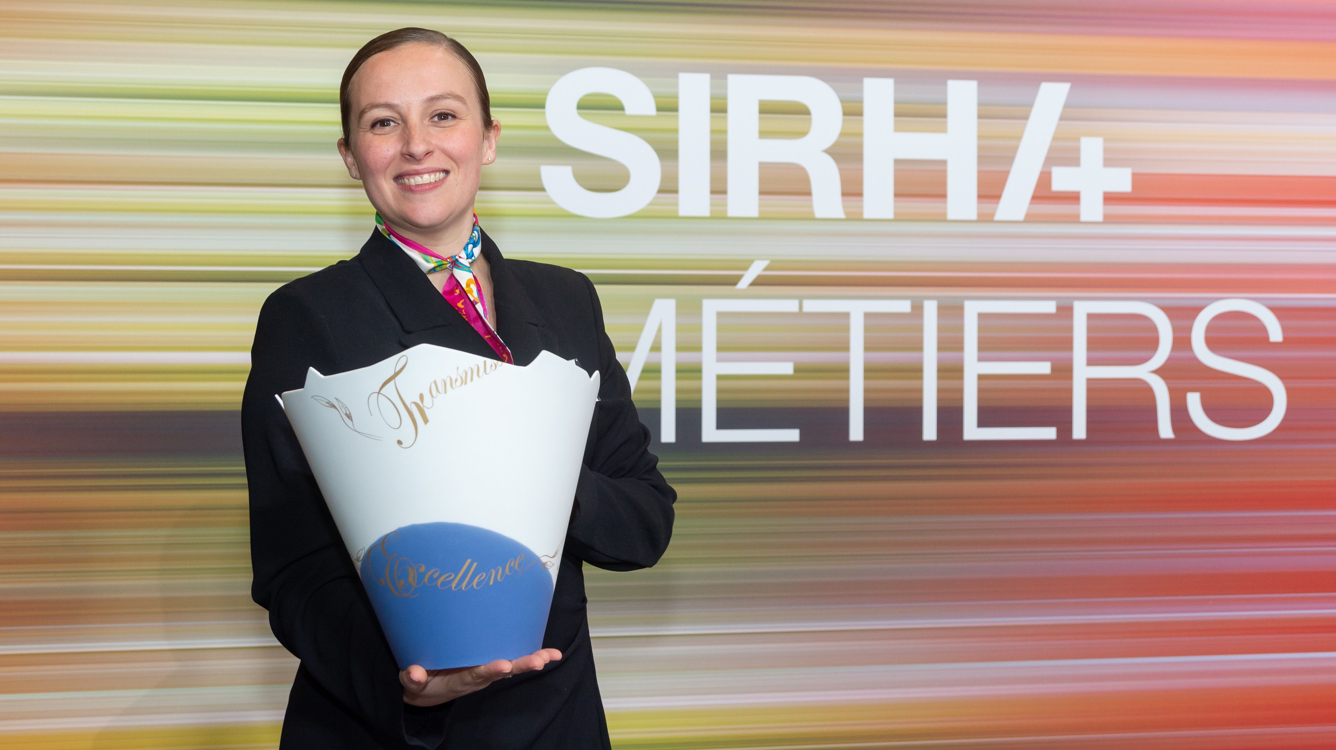 Diane Blanch, directrice du restaurant Anne-Sophie Pic à Lausanne, remporte le Trophée du Maître d'Hôtel Diane Blanch, directrice du restaurant Anne-Sophie Pic à Lausanne, remporte le Trophée du Maître d'Hôtel