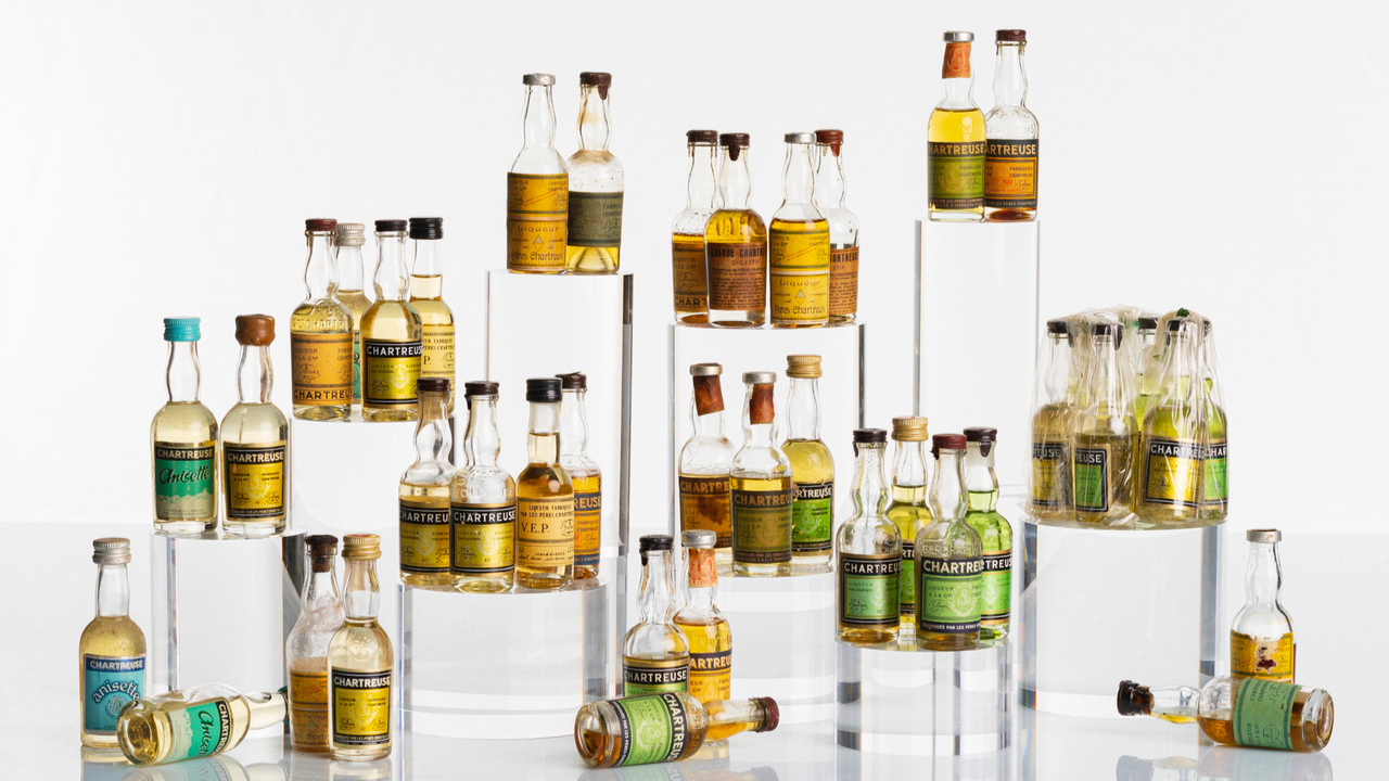 Lot de liqueurs Chartreuse, photo: Baghera/wines Lot de liqueurs Chartreuse, photo: Baghera/wines