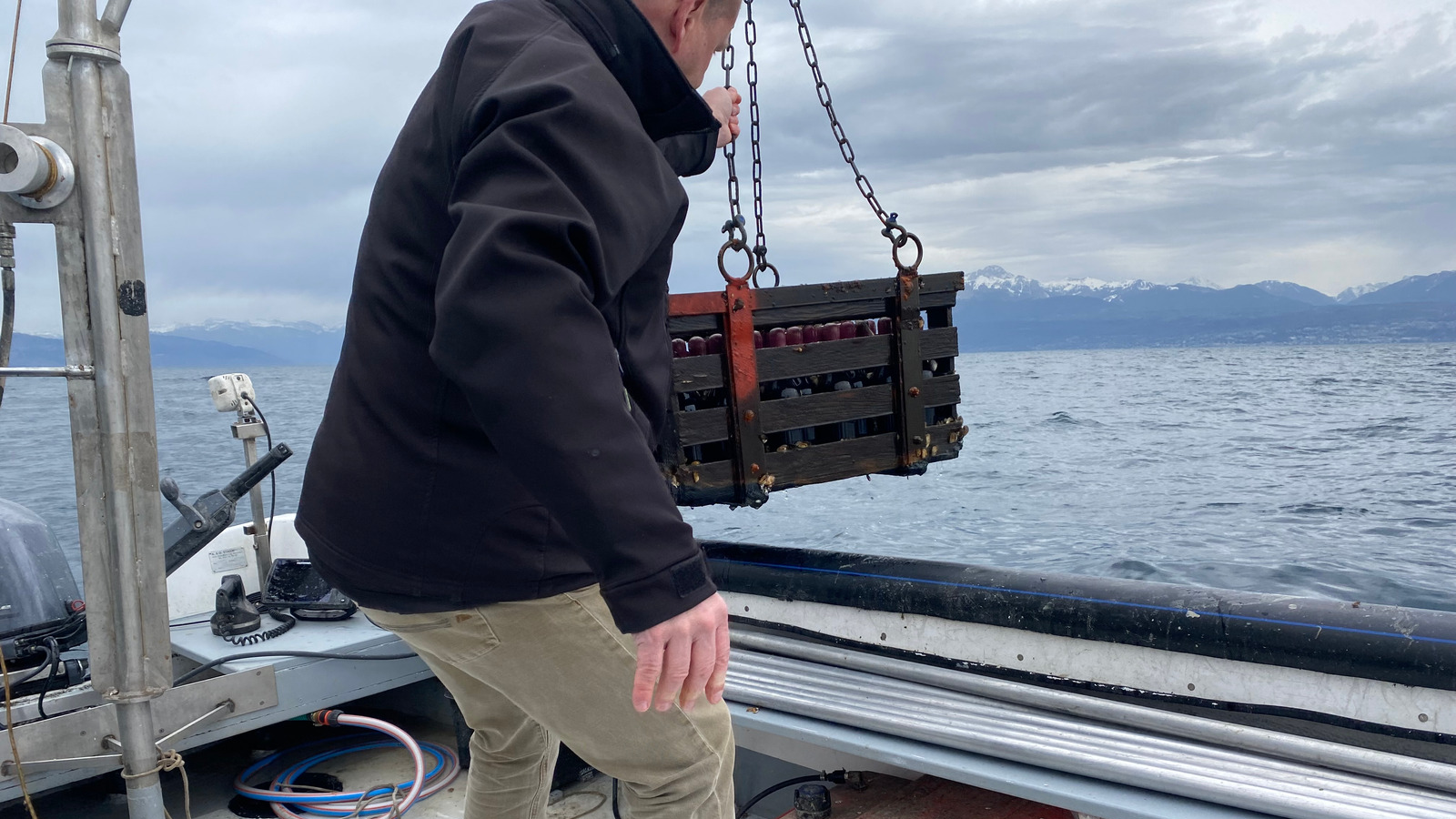 Du Servagnin 2018 a passé un an au fond du lac Léman Du Servagnin 2018 a passé un an au fond du lac Léman