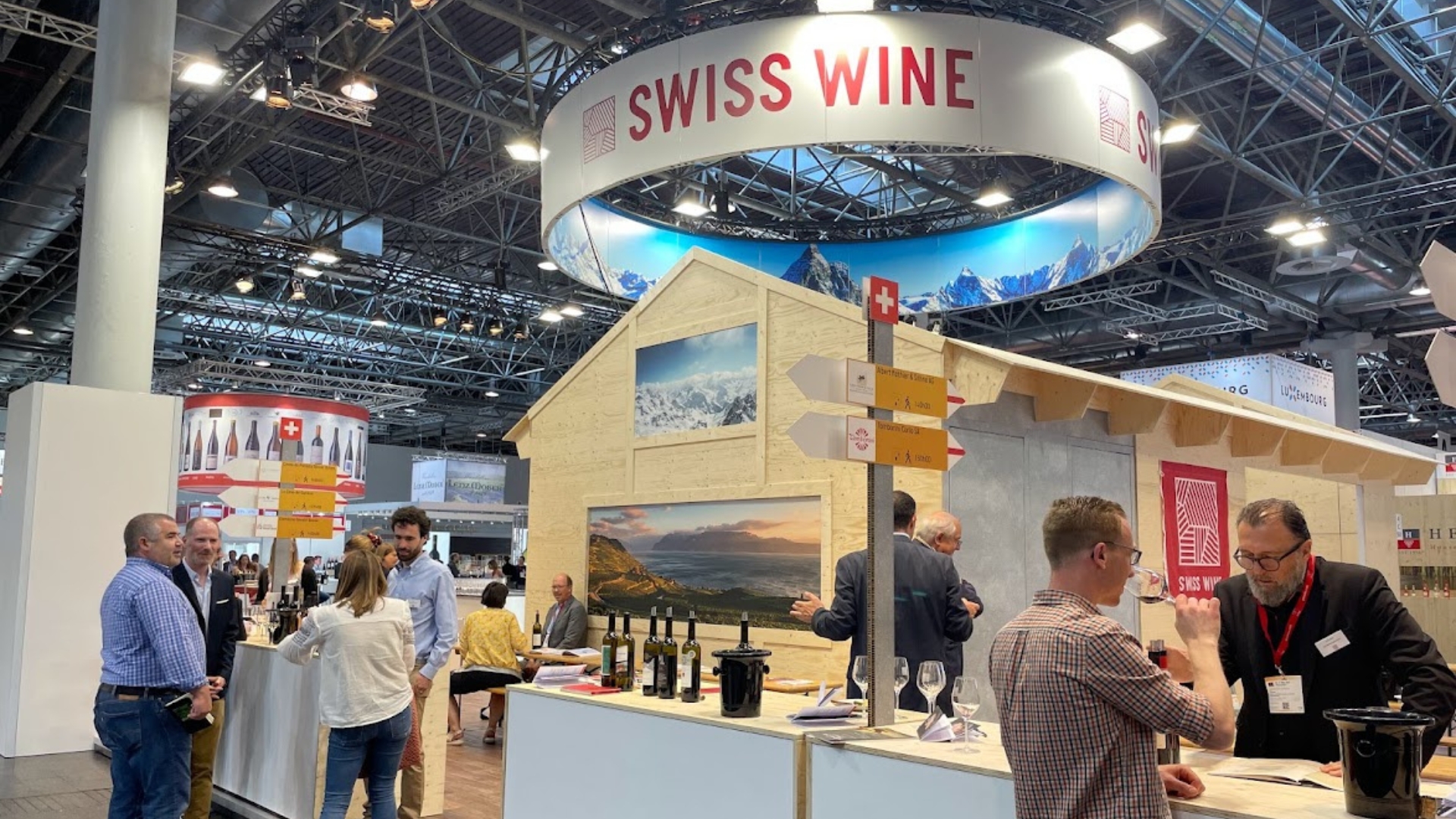 La promotion des vins suisses va pouvoir continuer à déployer des actions marketing d'envergure, comme ici au salon ProWein en 2022. Photo: Swiss Wine Promotion