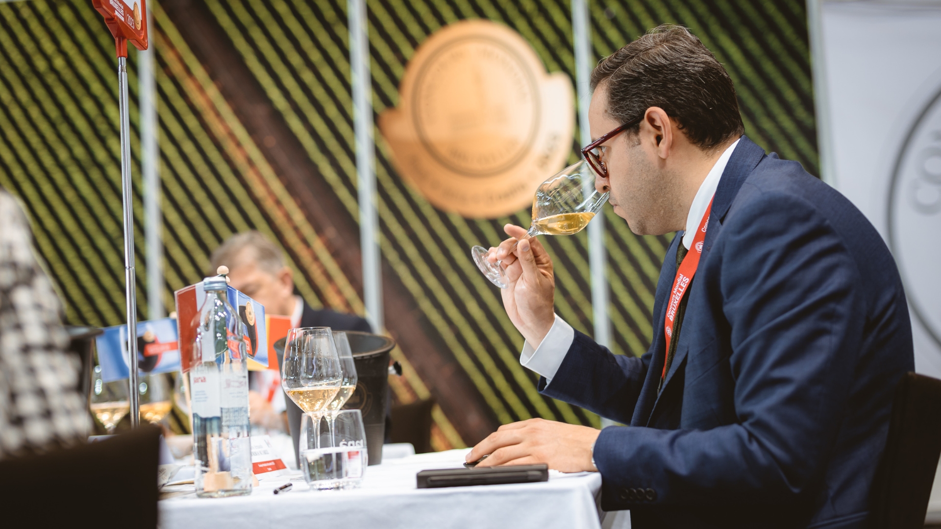 La session du CMB dédiée aux vins rouges et blancs réunit chaque année quelque 350 dégustateurs professionnels du monde entier. Photo: CMB La session du CMB dédiée aux vins rouges et blancs réunit chaque année quelque 350 dégustateurs professionnels du monde entier. Photo: CMB