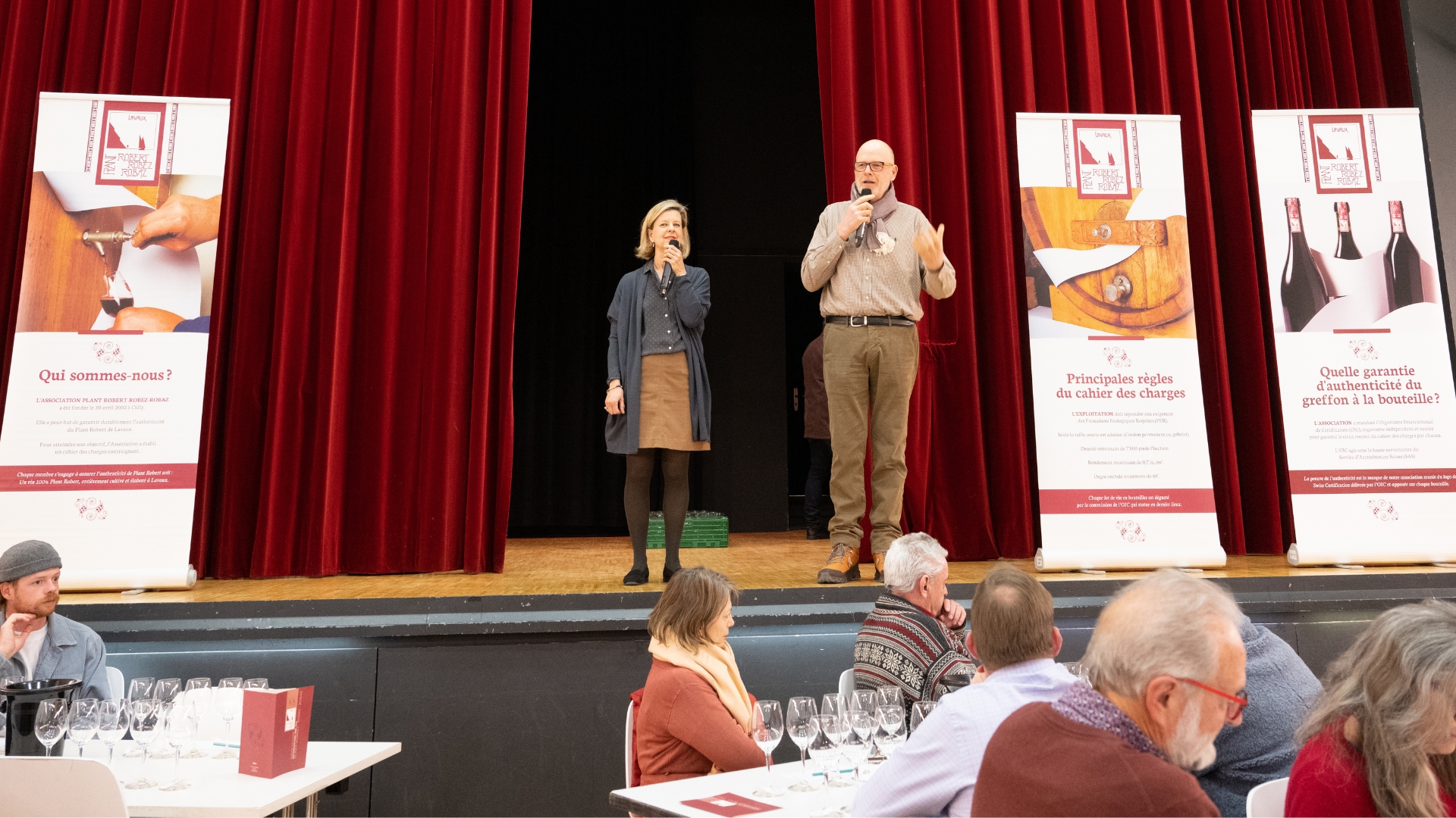 Brigitte Streiff, présidente de Slow Food Vaud et Blaise Duboux, président de l'Association Plant Robert (photo Lauren Pasche)