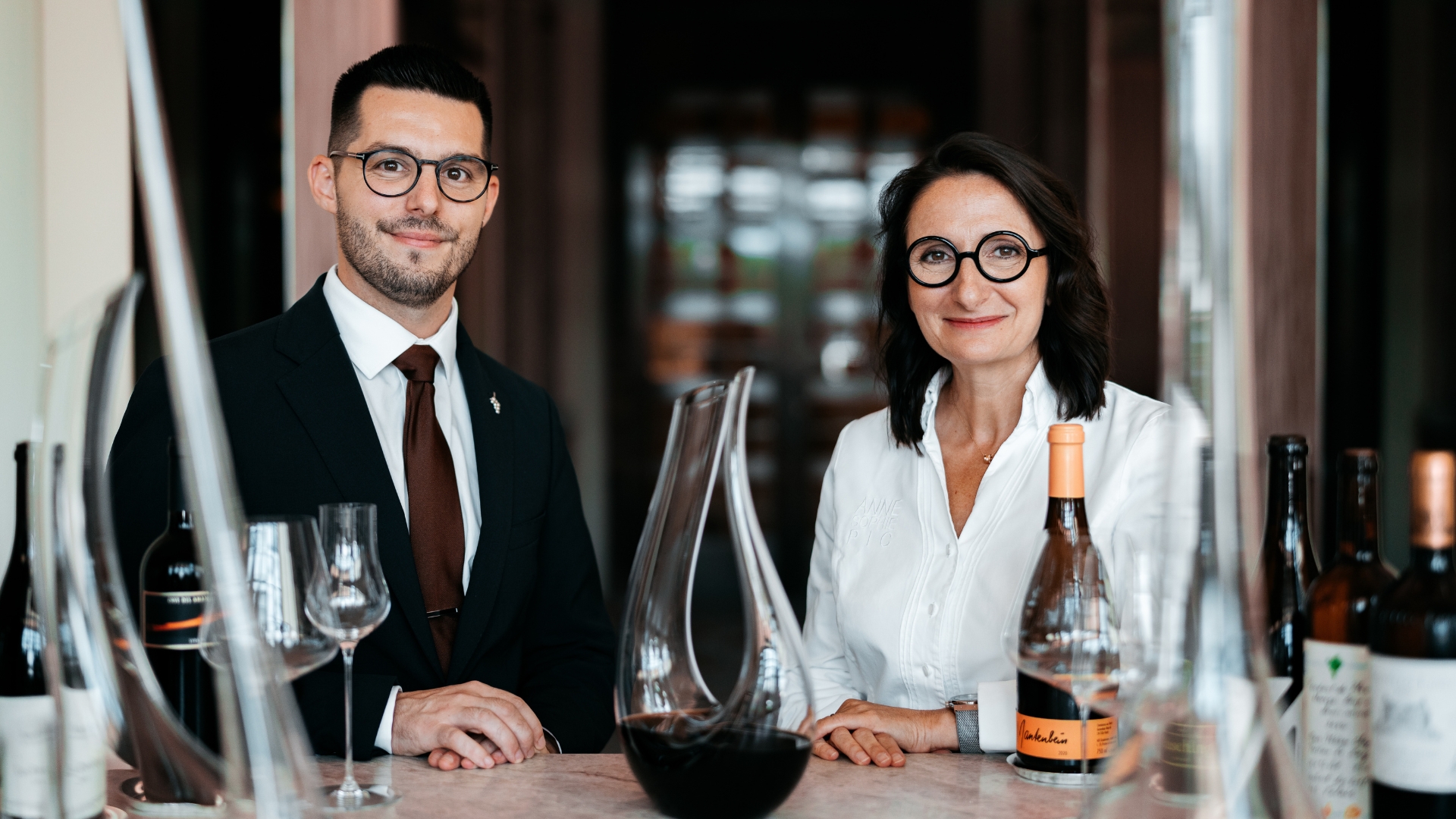 Dominique Peretti, sommelier chez PIC au Beau-Rivage Palace et Anne-Sophie Pic (photo Mike Wolf) Dominique Peretti, sommelier chez PIC au Beau-Rivage Palace et Anne-Sophie Pic (photo Mike Wolf)