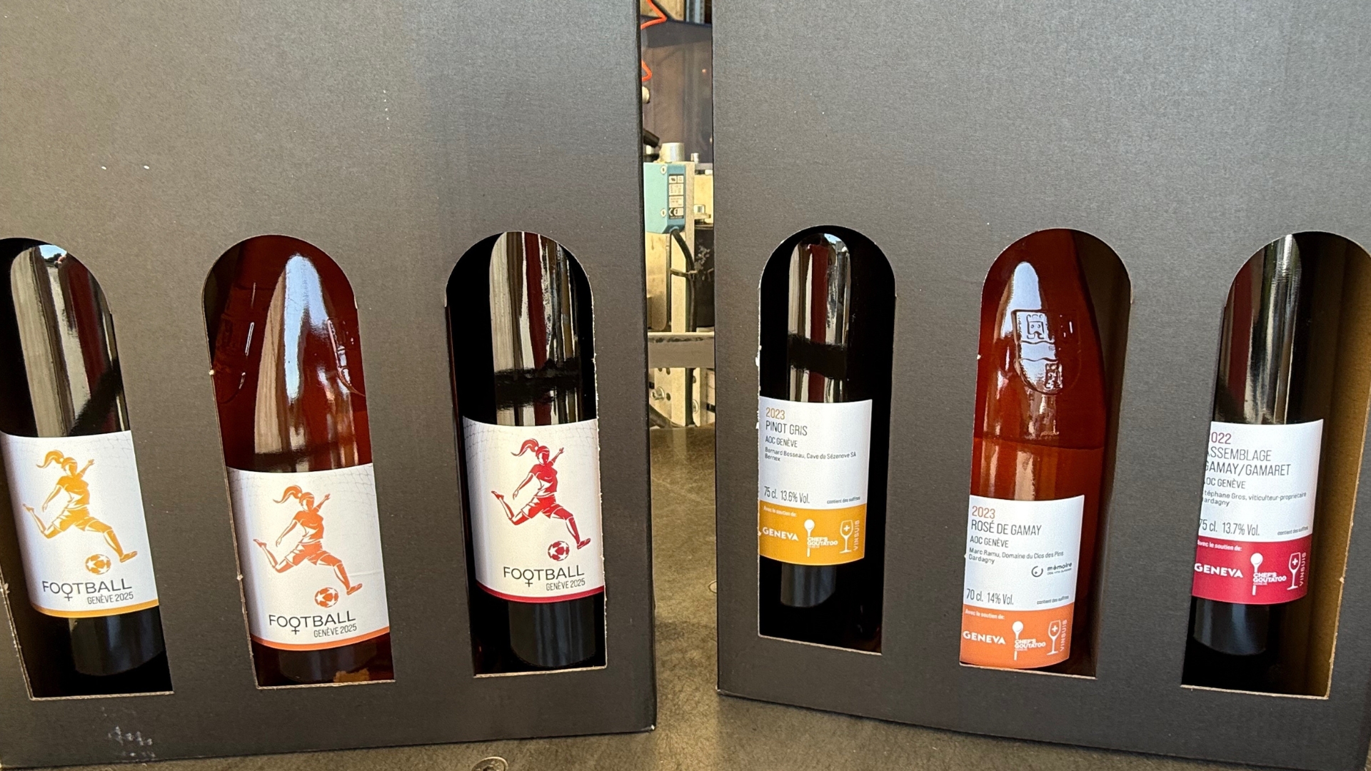 Les vins mis spécialement en bouteilles pour l'Eurofoot féminin peuvent être achetés en coffret (photo m.à.d.) Les vins mis spécialement en bouteilles pour l'Eurofoot féminin peuvent être achetés en coffret (photo m.à.d.)
