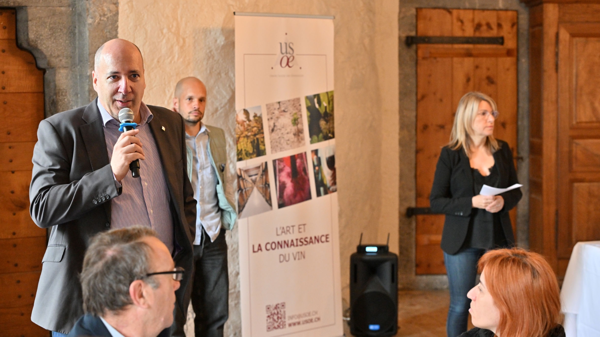 Alexandre Truffer, président du Mondial du Chasselas, devance Florian Favre, œnologue, et Nathalie Favre, secrétaire générale, lors des dégustations du Mondial du Chasselas, le 31 mai et le 1er juin 2025 (photo Edouard Curchod) Alexandre Truffer, président du Mondial du Chasselas, devance Florian Favre, œnologue, et Nathalie Favre, secrétaire générale, lors des dégustations du Mondial du Chasselas, le 31 mai et le 1er juin 2025 (photo Edouard Curchod)
