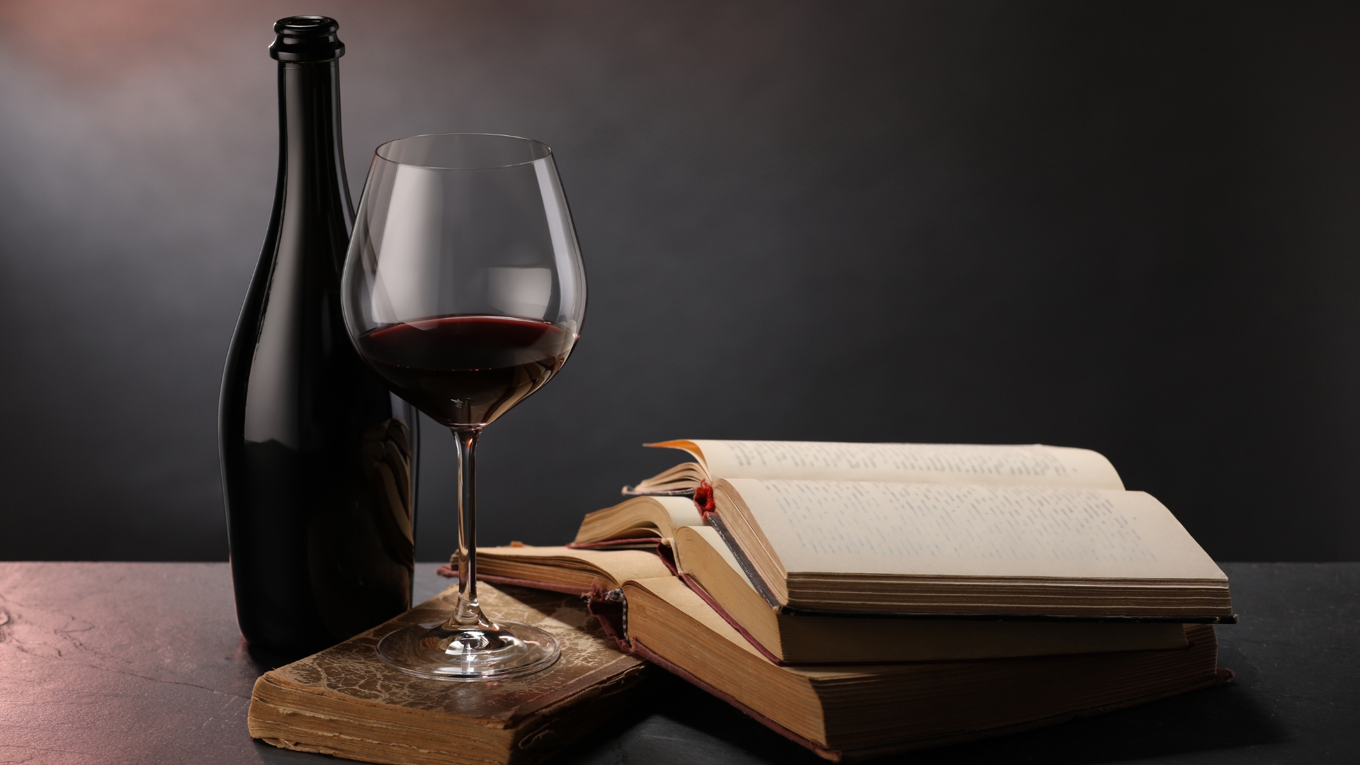 Les Journées Nationales du Livre et du Vin ont lieu le 11 et le 12 avril, à Saumur (photo d'illustration canva.com)